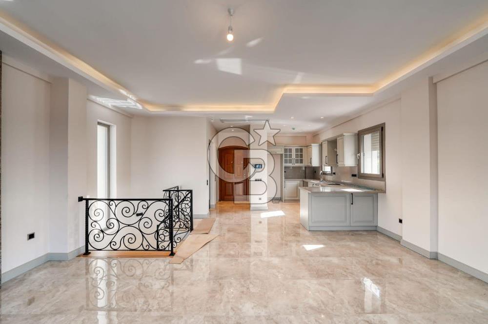 FOÇA'DA SATILIK DENİZ MANZARALI ASANSÖRLÜ HAVUZLU MUHTEŞEM VİLLA