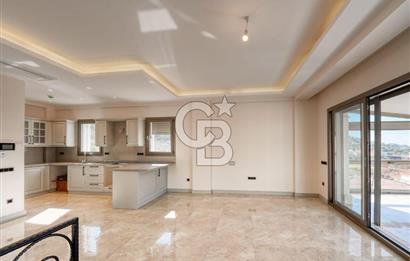 FOÇA'DA SATILIK DENİZ MANZARALI ASANSÖRLÜ HAVUZLU MUHTEŞEM VİLLA