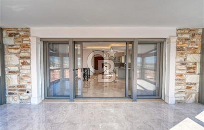 FOÇA'DA SATILIK DENİZ MANZARALI ASANSÖRLÜ HAVUZLU MUHTEŞEM VİLLA