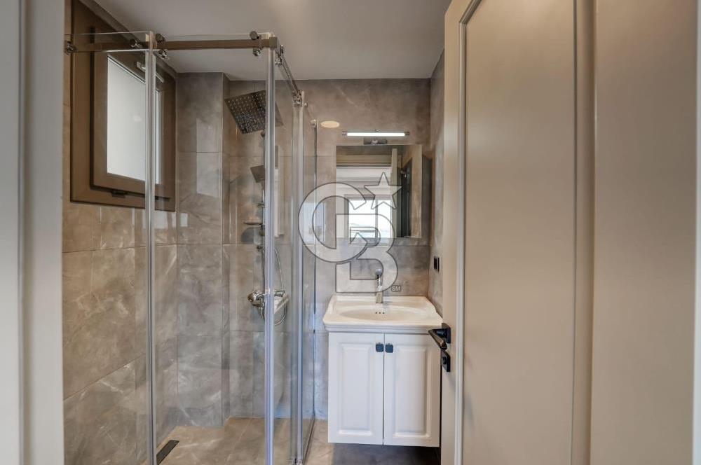 FOÇA'DA SATILIK DENİZ MANZARALI ASANSÖRLÜ HAVUZLU MUHTEŞEM VİLLA