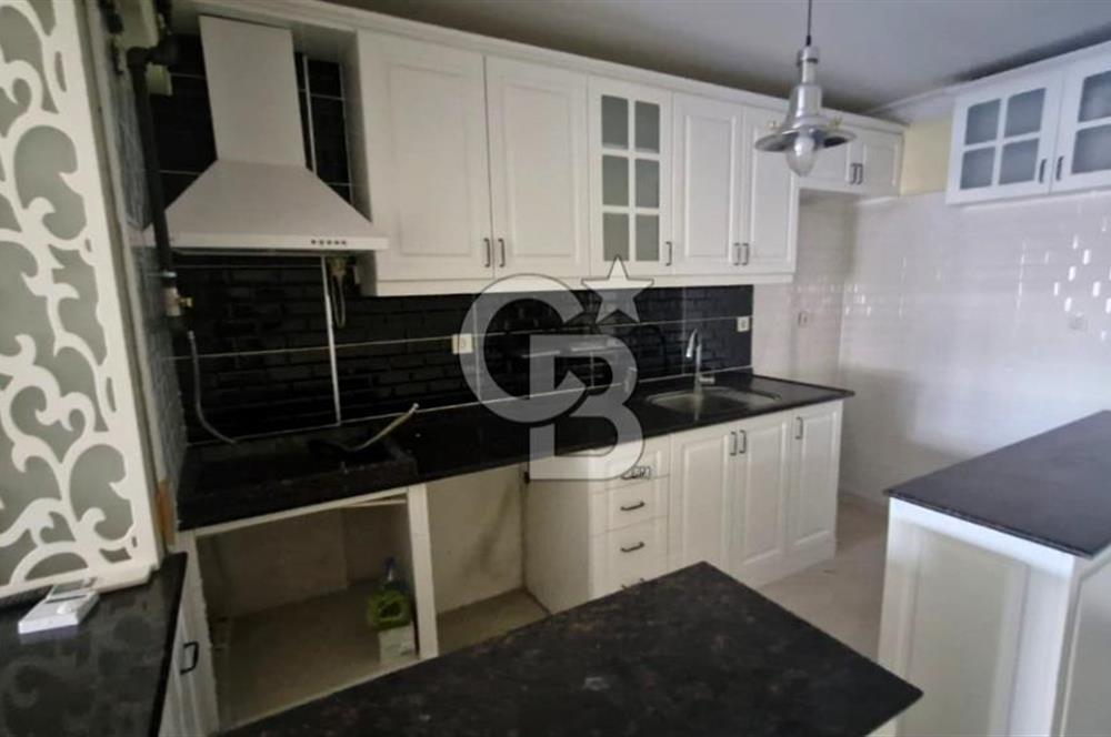 Göztepe’de Sahile Çok Yakın Asansörlü Ara Kat 3+1