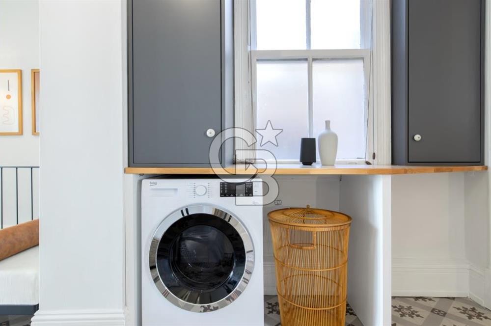 Şişhane'de Cadde üzerinde Kesintisiz Haliç Manzaralı Satılık