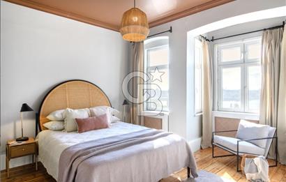 Şişhane'de Cadde üzerinde Kesintisiz Haliç Manzaralı Satılık