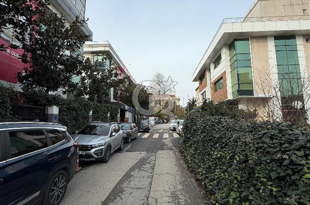 ATAŞEHİR BARBAROS’TA SATILIK ARSA