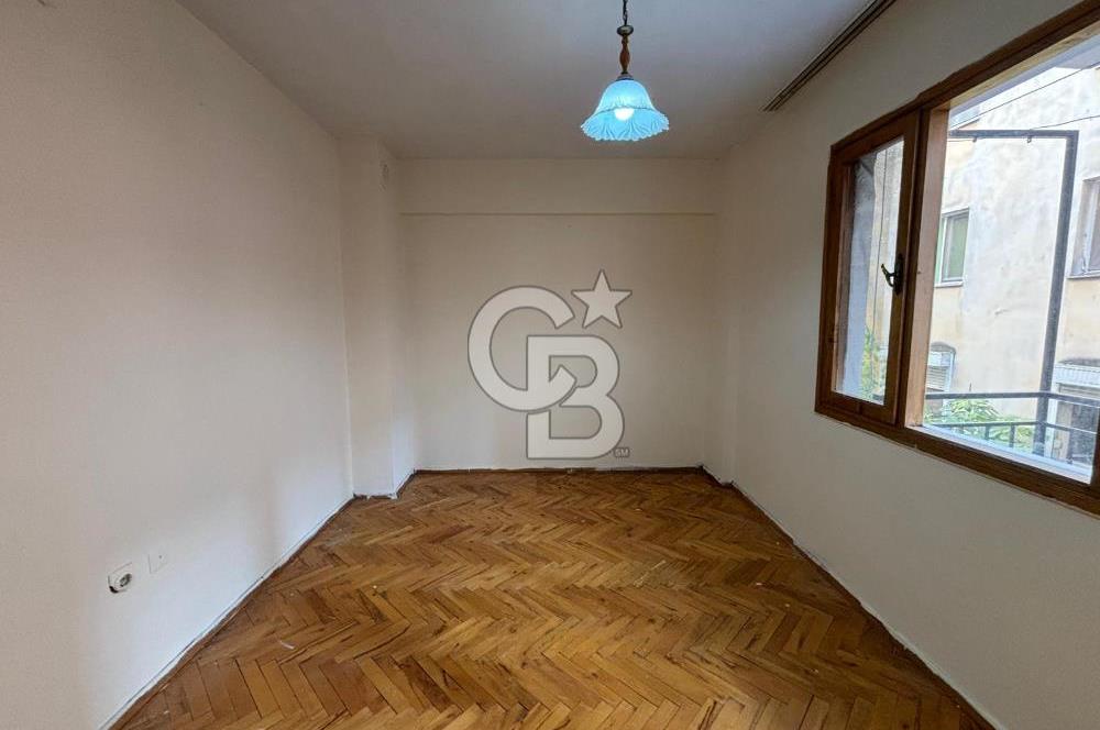 KARŞIYAKA BAHARİYE DE ARAKAT SATILIK 2+1 DAİRE