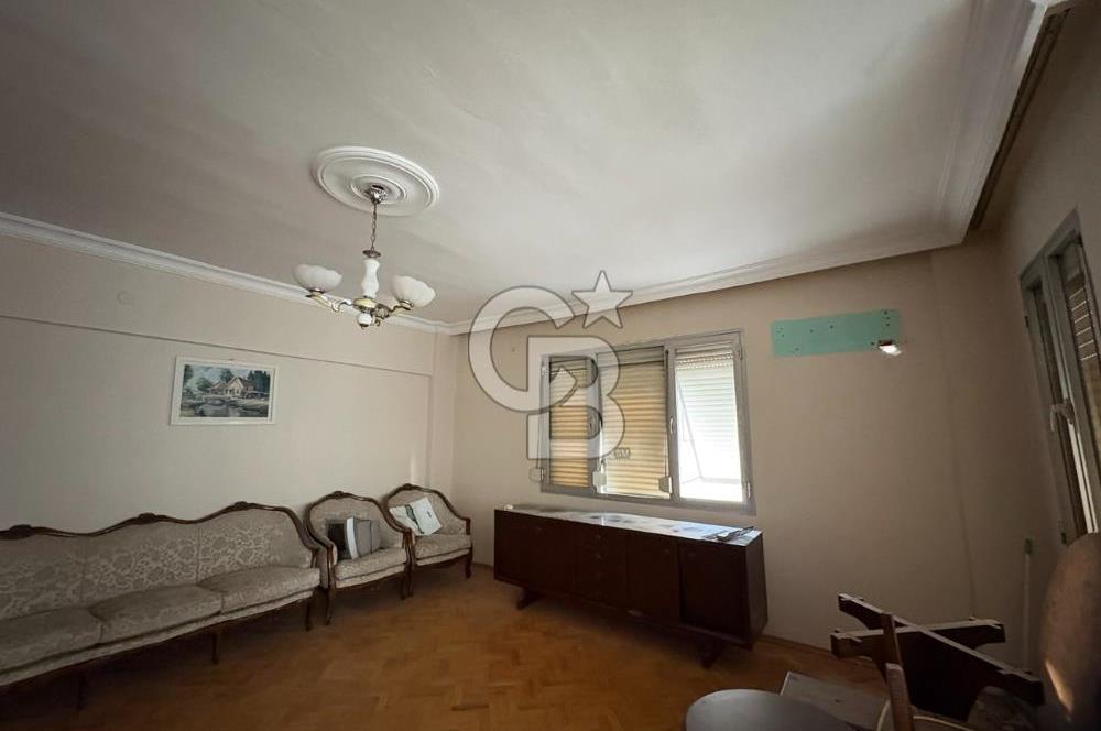 BORNOVA PINARBAŞI'NDA BALKONLU SATILIK 2+1 DAİRE
