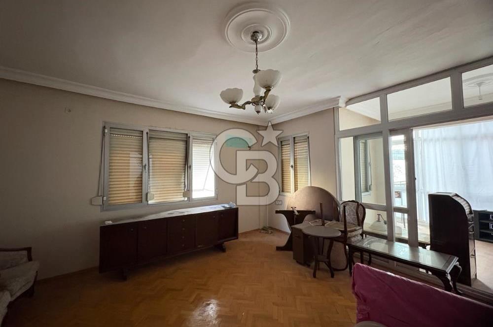 BORNOVA PINARBAŞI'NDA BALKONLU SATILIK 2+1 DAİRE