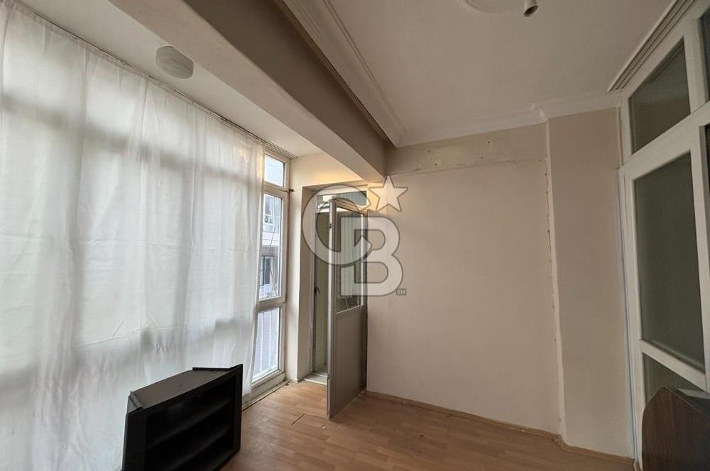 BORNOVA PINARBAŞI'NDA BALKONLU SATILIK 2+1 DAİRE