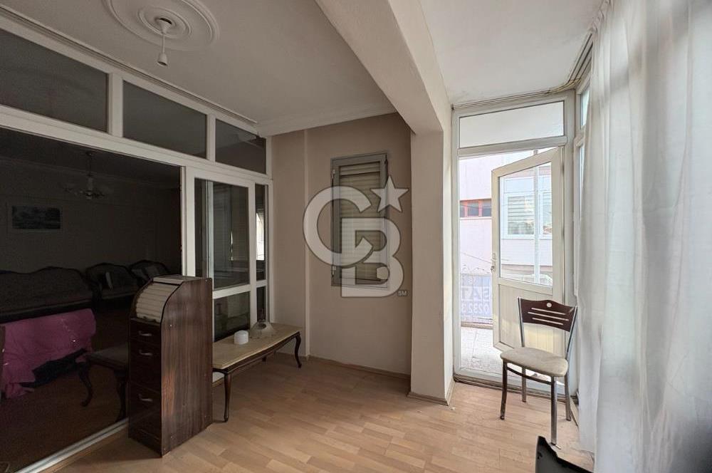 BORNOVA PINARBAŞI'NDA BALKONLU SATILIK 2+1 DAİRE