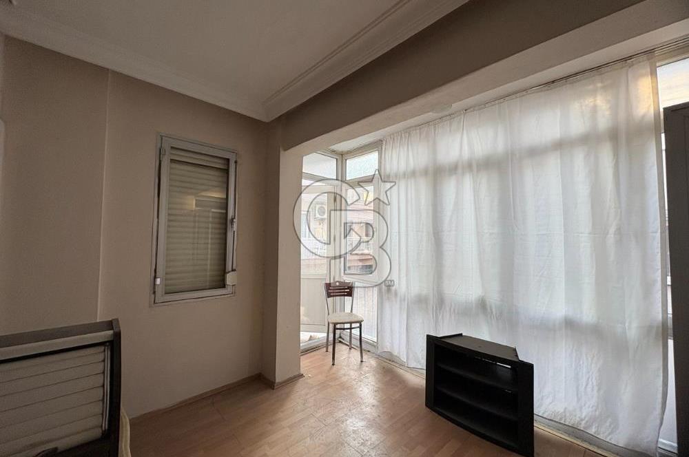 BORNOVA PINARBAŞI'NDA BALKONLU SATILIK 2+1 DAİRE