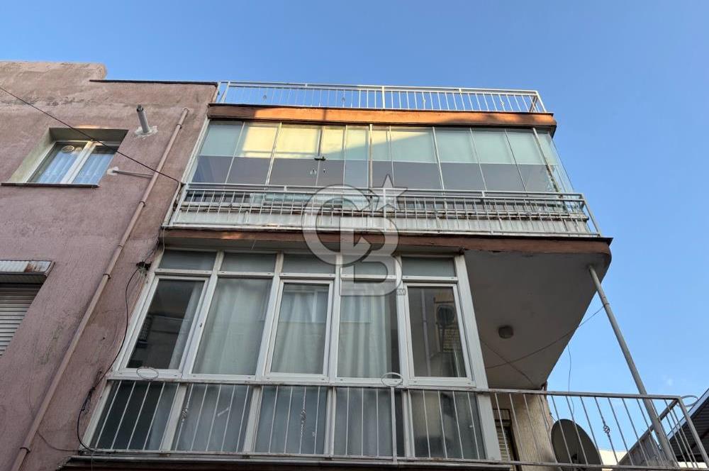 BORNOVA PINARBAŞI'NDA BALKONLU SATILIK 2+1 DAİRE