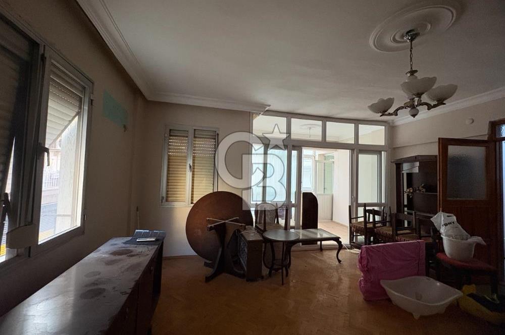 BORNOVA PINARBAŞI'NDA BALKONLU SATILIK 2+1 DAİRE