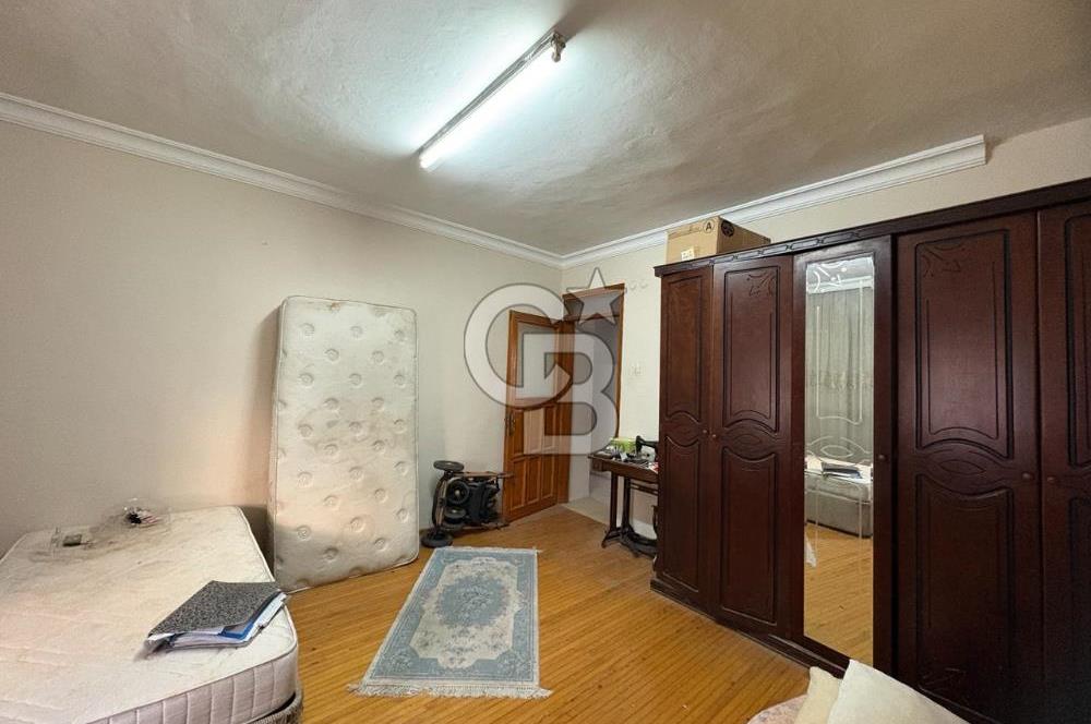 BORNOVA PINARBAŞI'NDA BALKONLU SATILIK 2+1 DAİRE