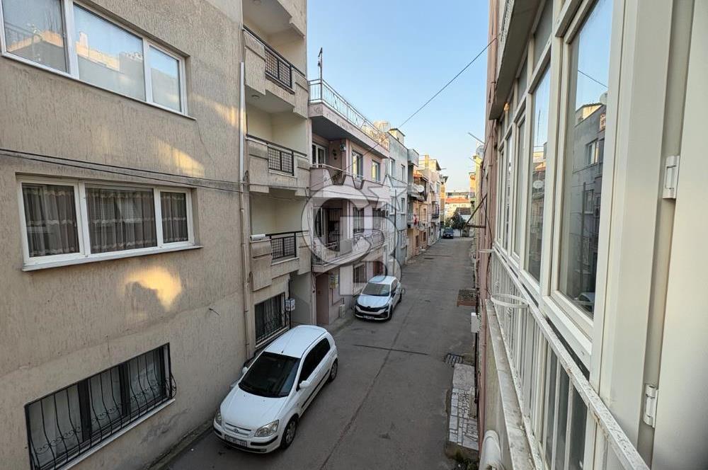 BORNOVA PINARBAŞI'NDA BALKONLU SATILIK 2+1 DAİRE