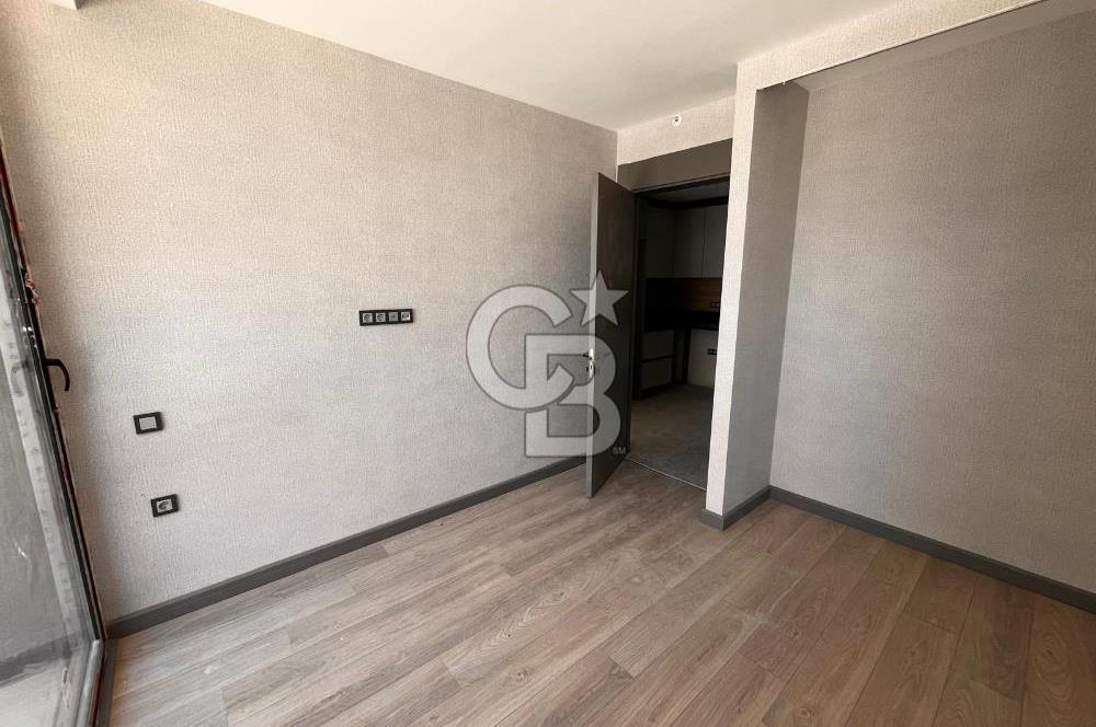 İPEKTAŞ CADDE'DE 1+1 LÜKS YAPILI ARA KAT KÖŞE DAİRE/OFİS