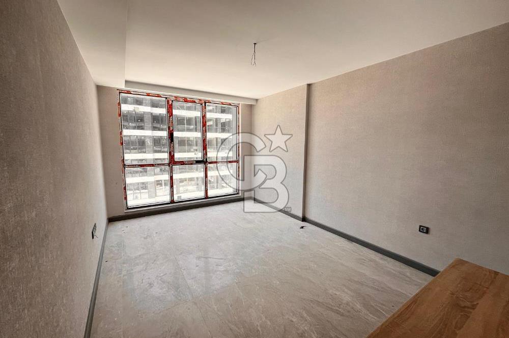 İPEKTAŞ CADDE'DE 1+1 LÜKS YAPILI ARA KAT KÖŞE DAİRE/OFİS