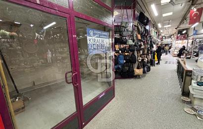 İSTİKLAL CADDESİ ÜZERİNDE AZNAVUR PASAJ GİRİŞİNDE KİRALIK DÜKKAN