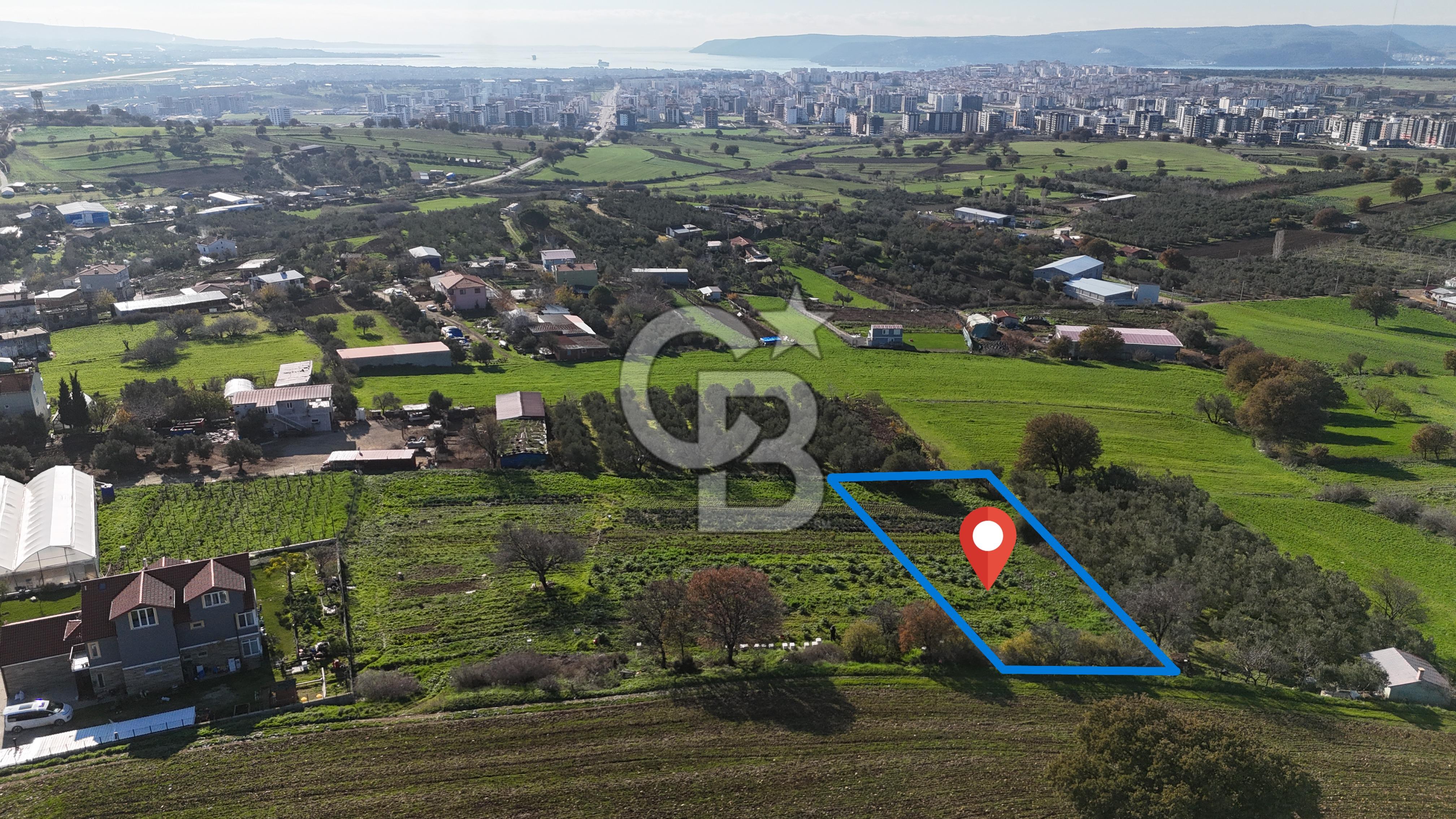 Karacaören’de Full Boğaz & Deniz Manzaralı | Yerleşim İçinde | 2042 m² Satılık Tarla