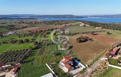 Karacaören’de Full Boğaz & Deniz Manzaralı | Yerleşim İçinde | 2042 m² Satılık Tarla