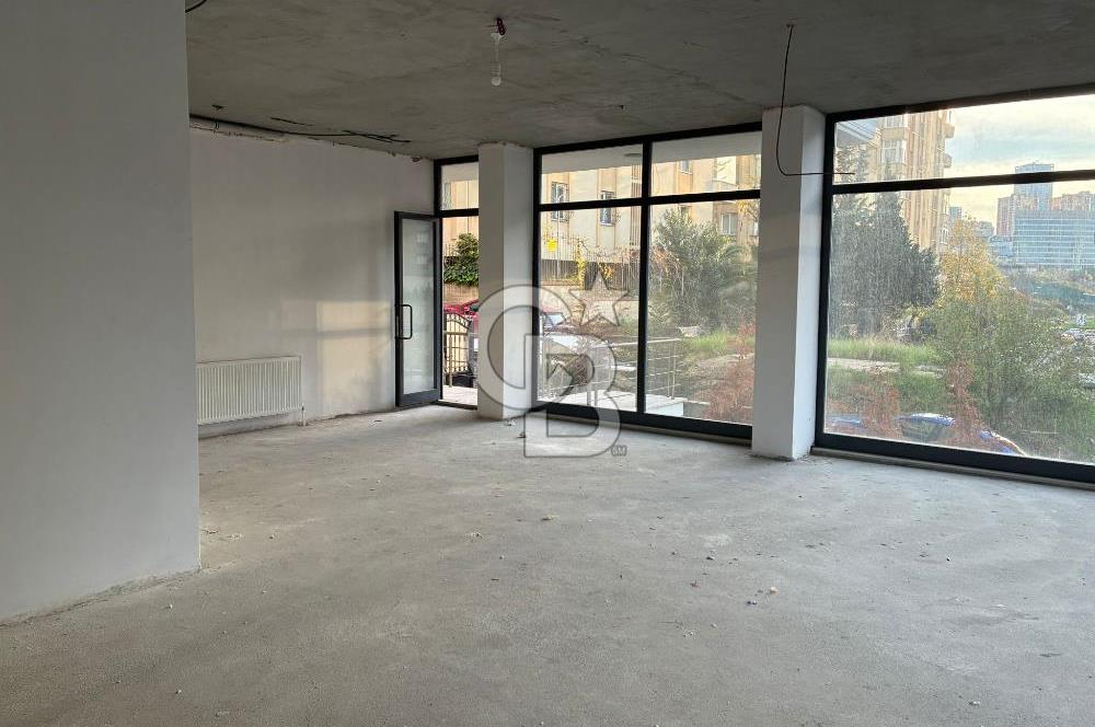 Ümraniye Şerifali'de Cadde Cepheli 80 m² Her işe Uygun Dükkan
