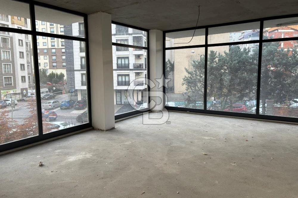 Ümraniye Şerifali'de Cadde Cepheli 80 m² Her işe Uygun Dükkan