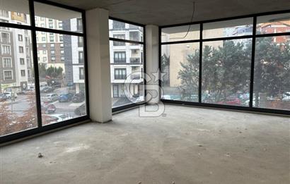 Ümraniye Şerifali'de Cadde Cepheli 80 m² Her işe Uygun Dükkan