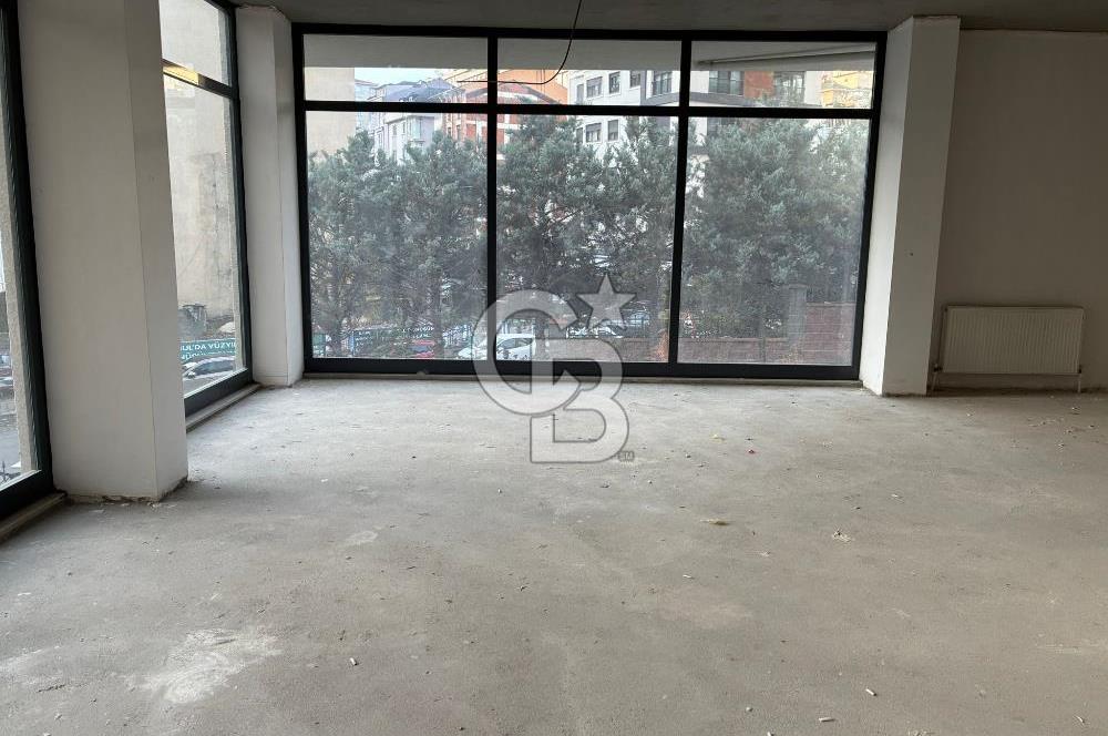 Ümraniye Şerifali'de Cadde Cepheli 80 m² Her işe Uygun Dükkan