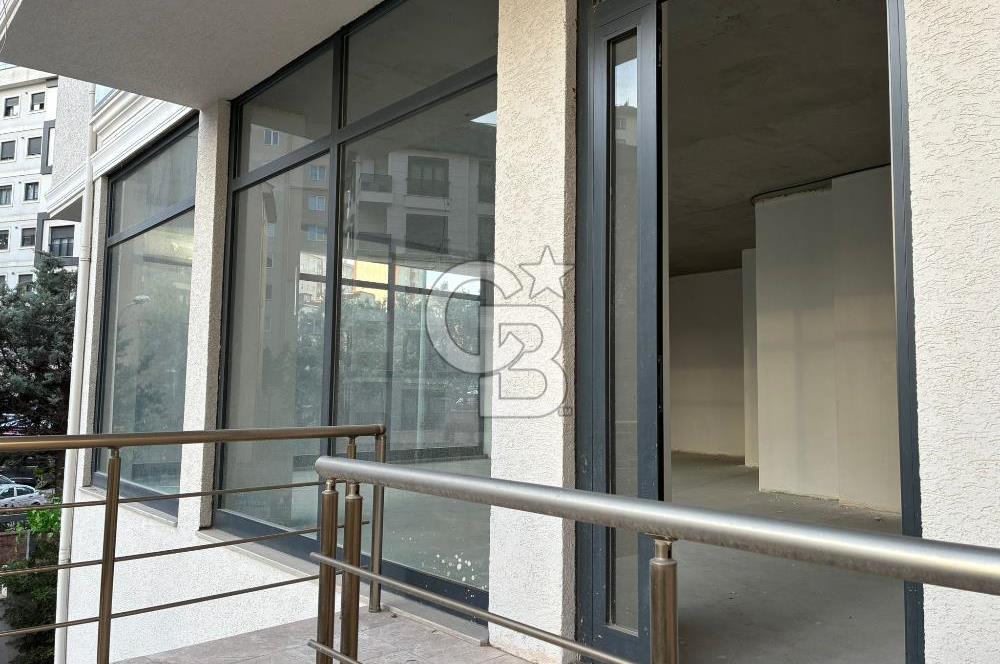 Ümraniye Şerifali'de Cadde Cepheli 80 m² Her işe Uygun Dükkan
