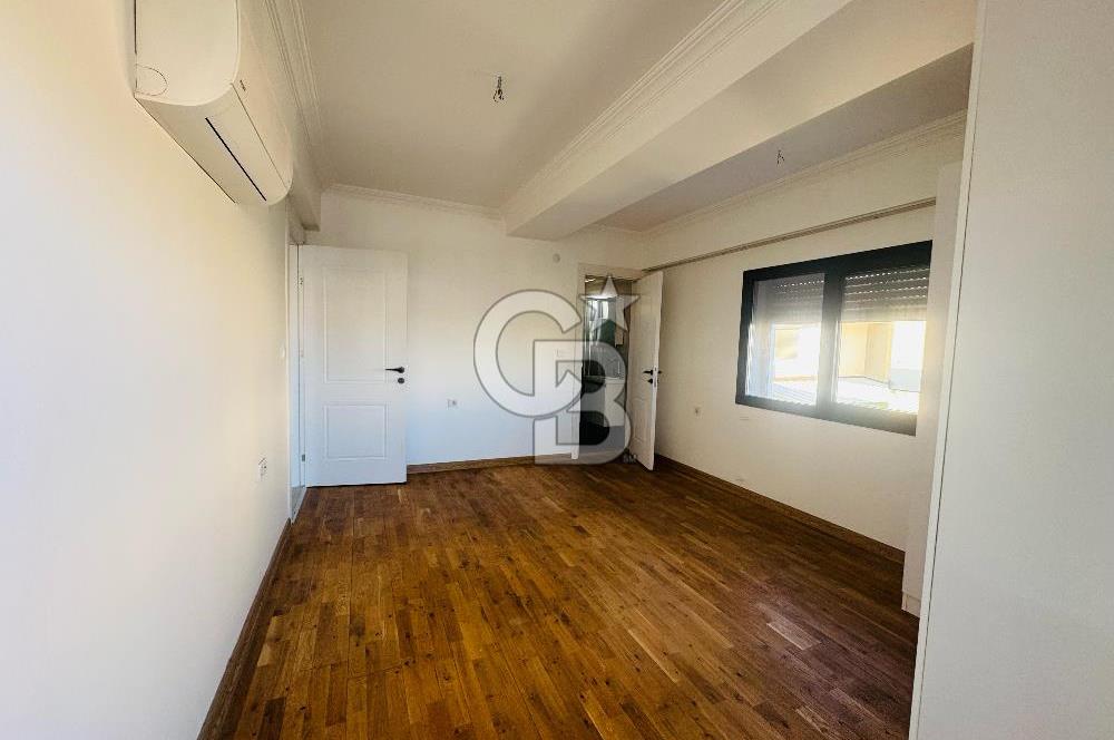 Foça Bağarası Villalar Bölgesinde 4+1 Havuzlu Kiralık Villa