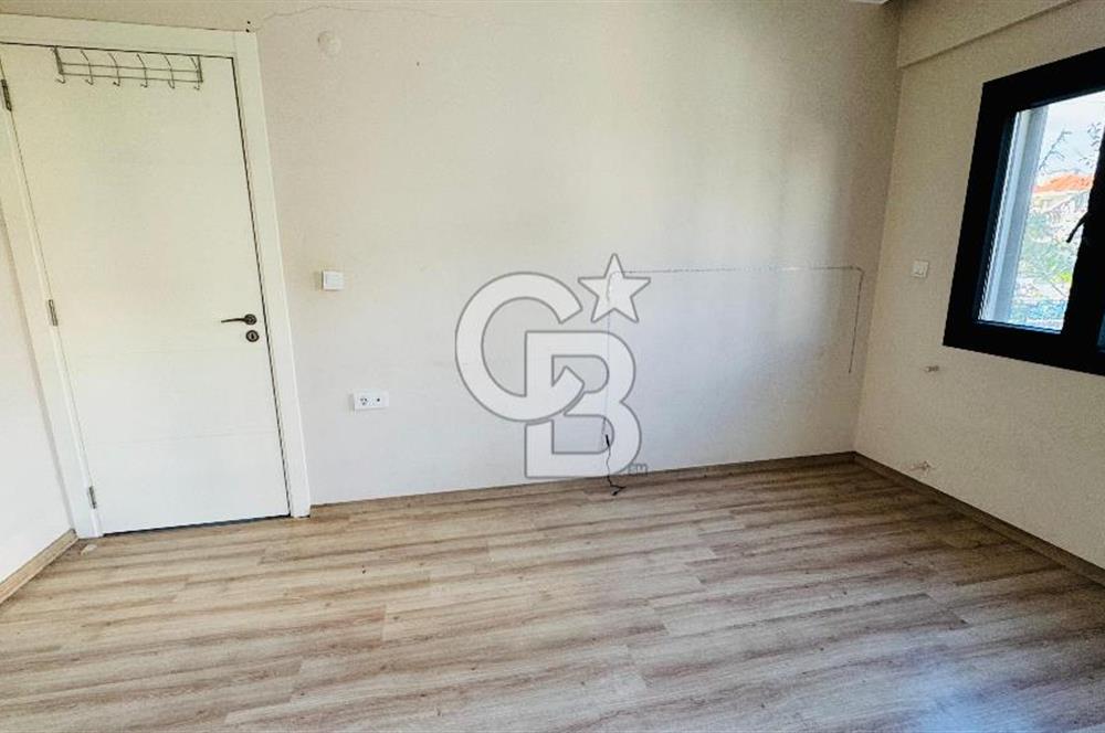 Yenifoça'da Satılık Bahçe Katı 2+1 Daire