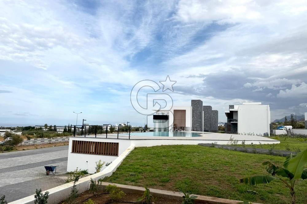 Girne Karaoğlanoğlu Havuzlu Sitede Full Eşyalı Deniz Manzaralı 1+1 Bahçe Kullanımlı Kiralık Daireler
