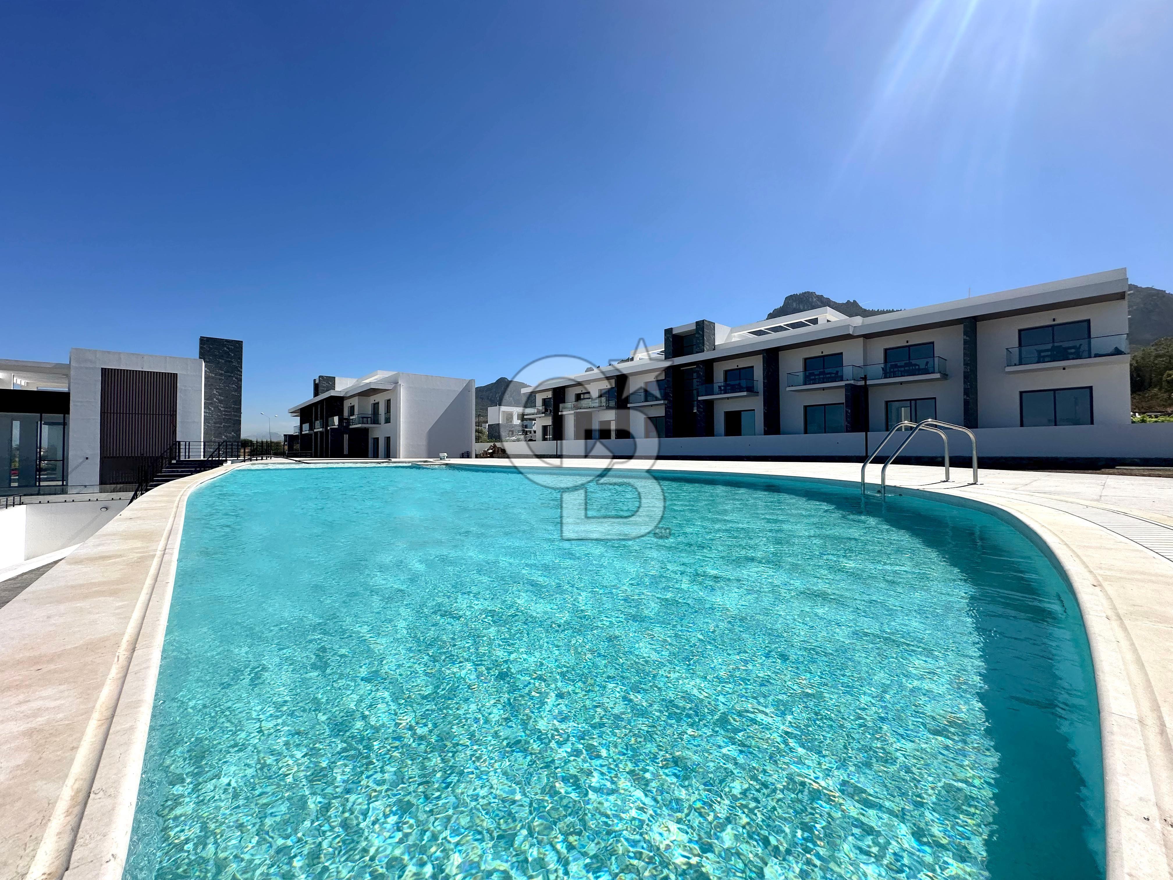 Girne Karaoğlanoğlu Havuzlu Sitede Full Eşyalı Deniz Manzaralı 1+1 Bahçe Kullanımlı Kiralık Daireler