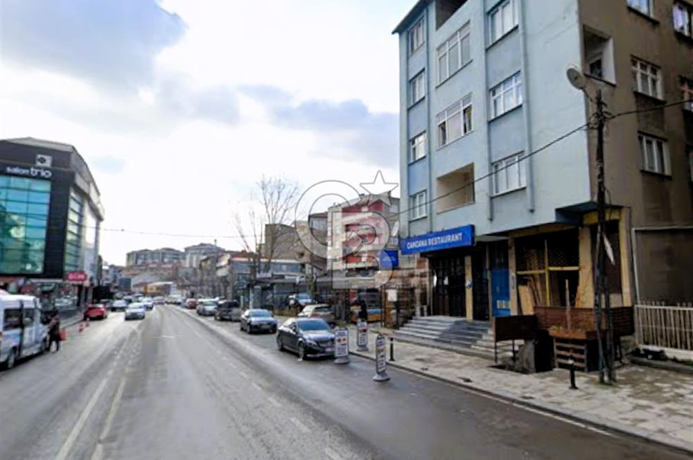 Cadde Üzeri, Geniş, Merkezi Konumda, 2 Balkonlu Kiralık Daire