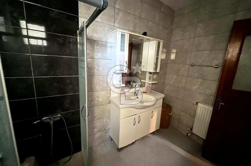 Cadde Üzeri, Geniş, Merkezi Konumda, 2 Balkonlu Kiralık Daire