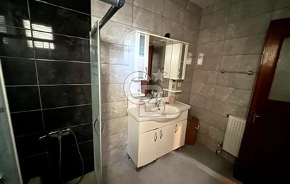 Cadde Üzeri, Geniş, Merkezi Konumda, 2 Balkonlu Kiralık Daire