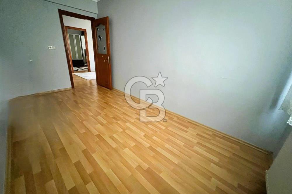 Cadde Üzeri, Geniş, Merkezi Konumda, 2 Balkonlu Kiralık Daire