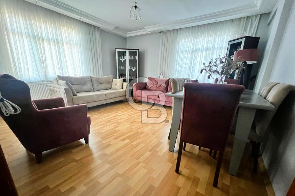 Cadde Üzeri, Geniş, Merkezi Konumda, 2 Balkonlu Kiralık Daire