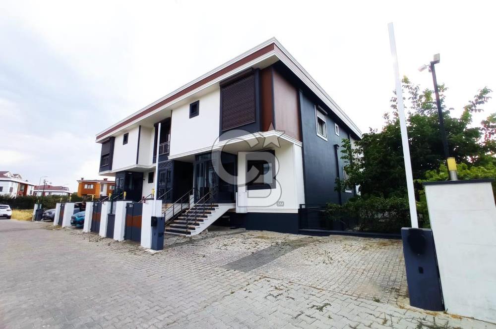 BÜYÜKÇEKMEÇE MİMAROBADA MERKEZİ KONUMDA KİRALIK TRİPLEKS VİLLA