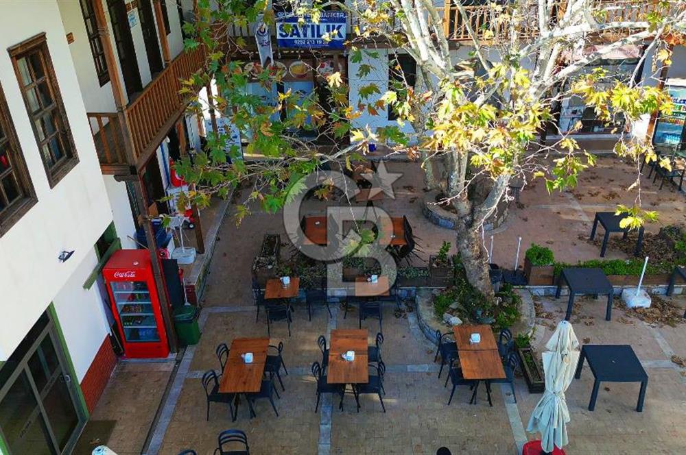 Akyakada Değerli Lokasyonda Satılık Dükkan