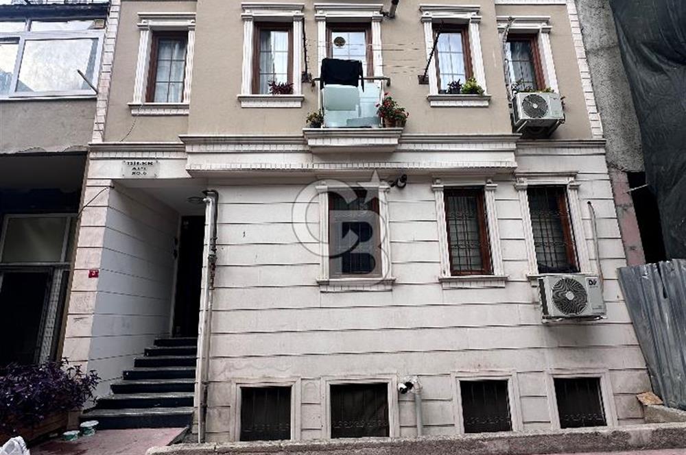 Beyoğlu Galata‘da satılık 3 + 1 teraslı daire