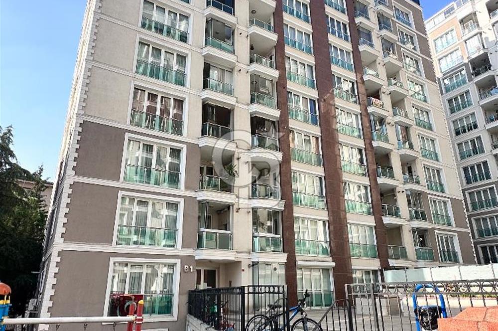 Ataşehir Safir evleri Sitesi‘nde geniş 3 + 1 kiralık daire