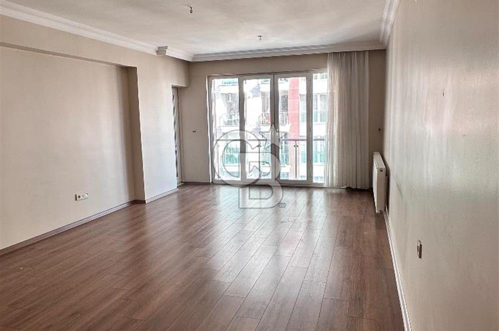 Ataşehir Safir evleri Sitesi‘nde geniş 3 + 1 kiralık daire