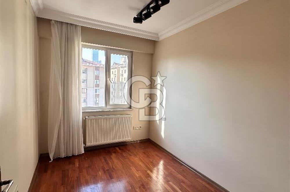 Ataşehir Safir evleri Sitesi‘nde geniş 3 + 1 kiralık daire