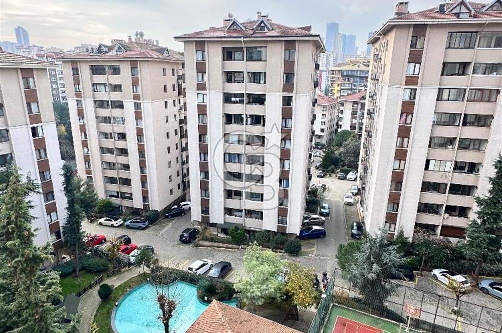 Ataşehir Safir evleri Sitesi‘nde geniş 3 + 1 kiralık daire