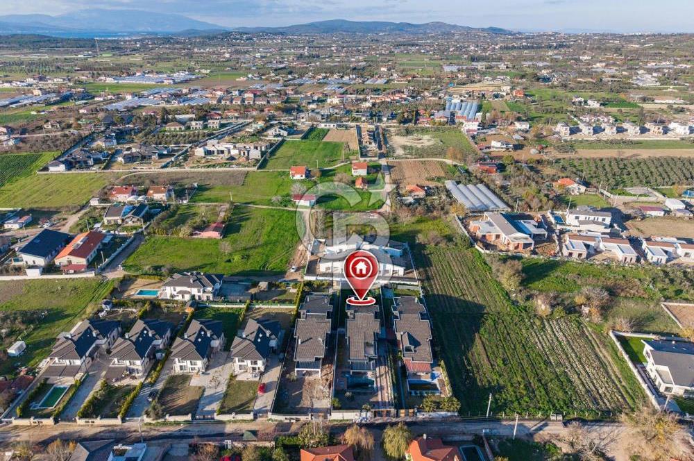 URLA KUŞÇULAR SATILIK MÜSTAKİL VİLLA 