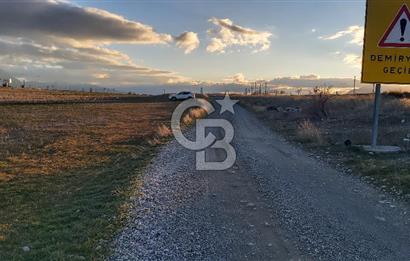 Afyon-Dazkırı Esentepe Mah.Kepezaltı Mevkiinde Ana Yola Yakın 8.327 m² Satılık Tarla