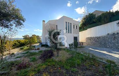 ORTAKENT’TE  SATILIK TAM MÜSTAKİL HAVUZLU VİLLA