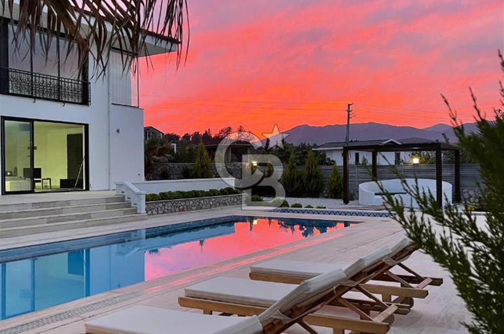 FETHİYE ÜZÜMLÜ'DE SATILIK MÜSTAKİL TAPULU DUBAİ TARZI LÜKS VİLLA