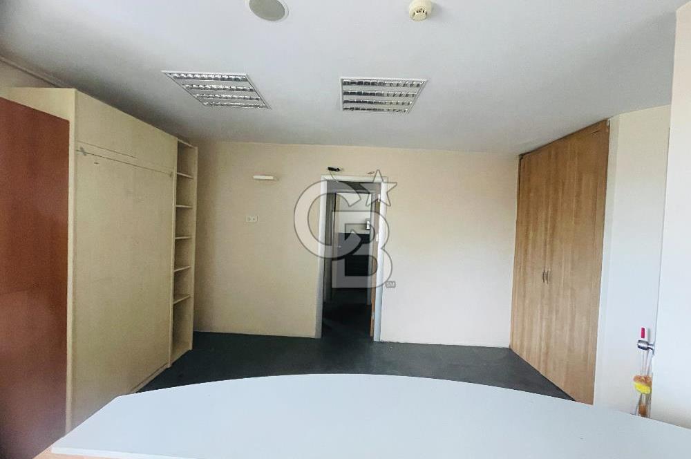 Bostancı Metro da Tabela Değeri Yüksek Kiralık 400 m2 Ofis Katı
