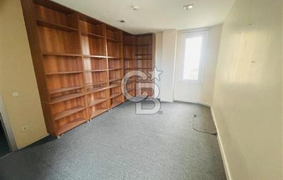 Bostancı Metro da Tabela Değeri Yüksek Kiralık 400 m2 Ofis Katı